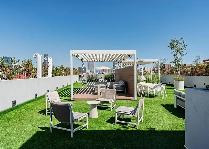 Apartment Rooftop Terrace With Skyline Views *